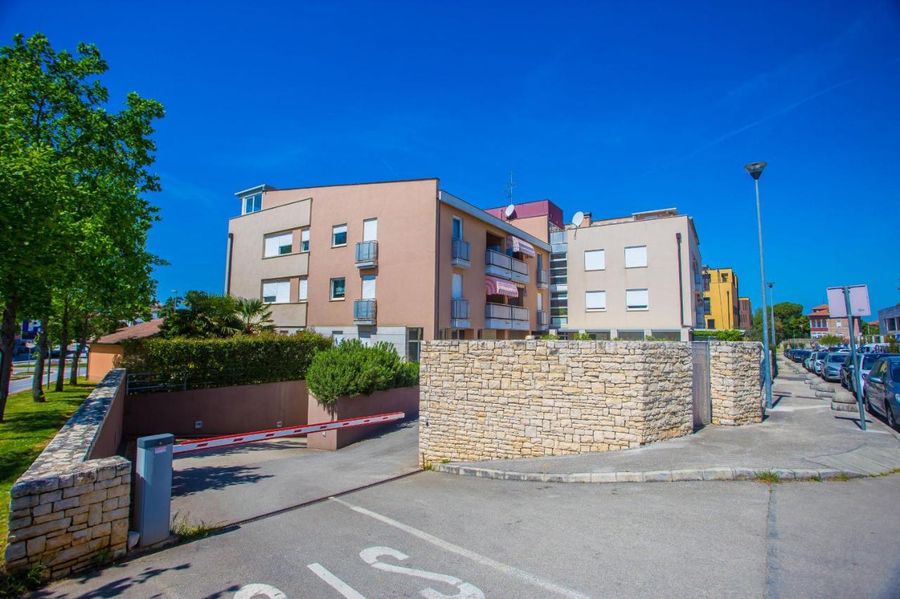 Apartment Dora Near Sea And Center With Private Garage Poreč Extérieur photo